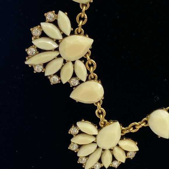 J. Crew women’s Gold Tone Off White Floral Resin Stone Statement Necklace - Picture 4 of 8